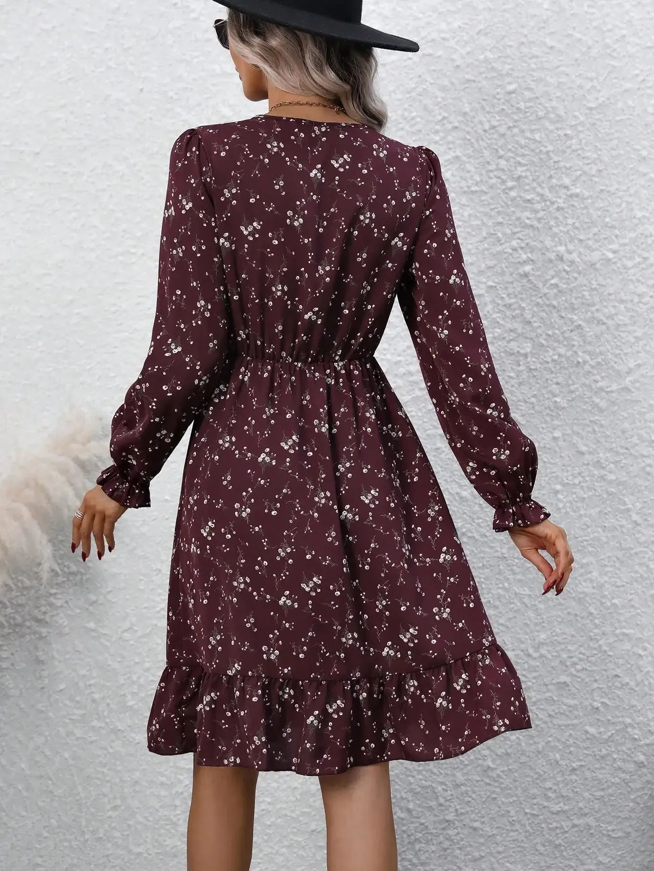 LVSANW 2024 New Design Women's Dress Small V-neck Knee Length Dress Lace Long Sleeves Small Fresh Countryside Style